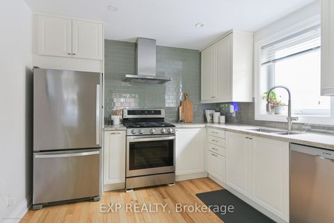 Photo 10 at 125 Treeview Drive, Alderwood, Toronto