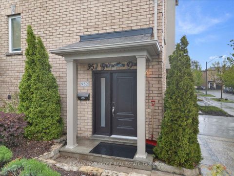 Photo 3 at 952 BRIMORTON Drive, Morningside, Toronto