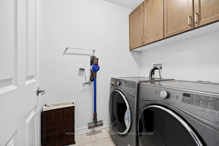 Photo 32 at 145 Stillwater Crescent, Waterdown, Hamilton