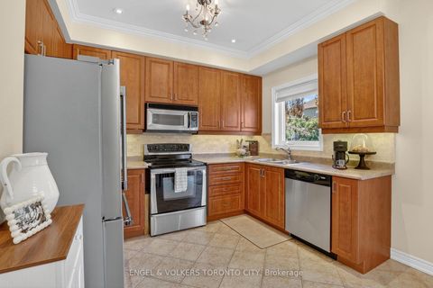 Photo 11 at 22 Ozner Crescent, Vellore Village, Vaughan