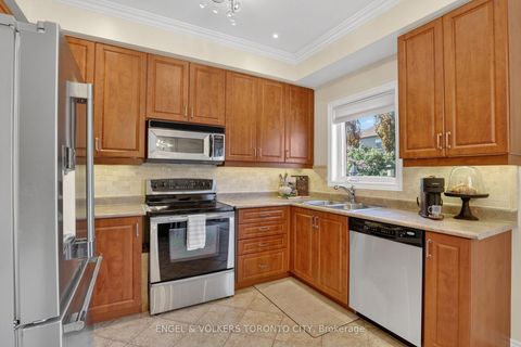 Photo 13 at 22 Ozner Crescent, Vellore Village, Vaughan