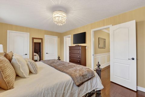 Photo 16 at 22 Ozner Crescent, Vellore Village, Vaughan