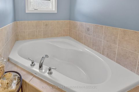 Photo 19 at 22 Ozner Crescent, Vellore Village, Vaughan