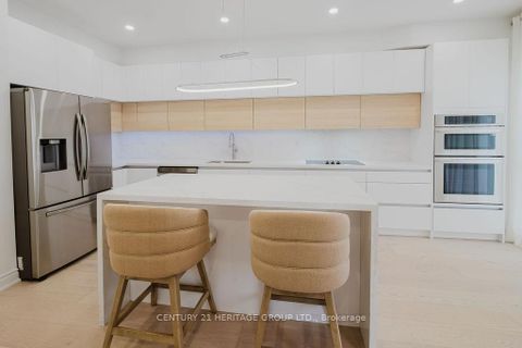 Photo 10 at 21 Thistle Avenue, Jefferson, Richmond Hill