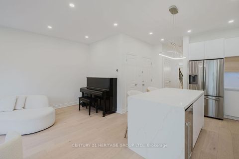 Photo 11 at 21 Thistle Avenue, Jefferson, Richmond Hill