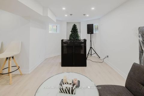 Photo 38 at 21 Thistle Avenue, Jefferson, Richmond Hill