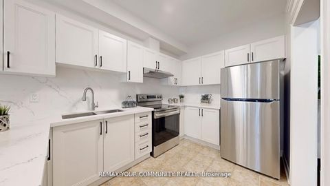 Photo 3 at 164 - 190 Harding Boulevard W, North Richvale, Richmond Hill