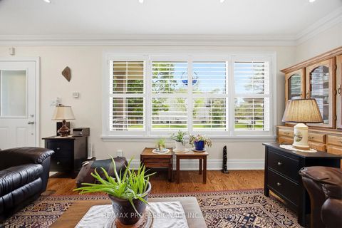 Photo 8 at 4 Beaverbrook Avenue, Rosethorn, Toronto