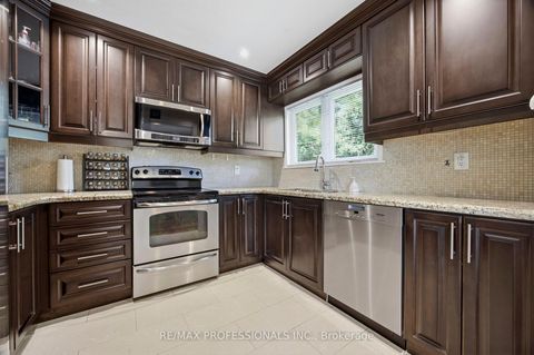 Photo 12 at 4 Beaverbrook Avenue, Rosethorn, Toronto