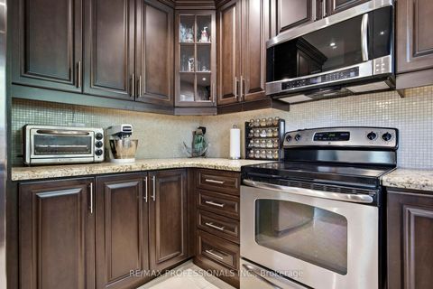 Photo 14 at 4 Beaverbrook Avenue, Rosethorn, Toronto