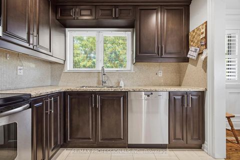 Photo 15 at 4 Beaverbrook Avenue, Rosethorn, Toronto