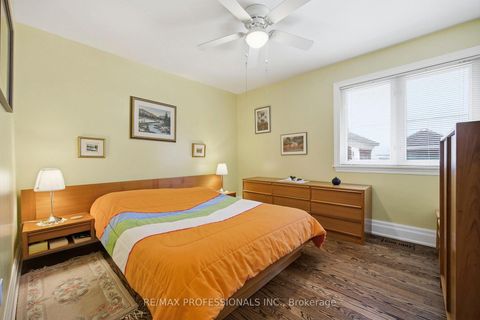 Photo 16 at 4 Beaverbrook Avenue, Rosethorn, Toronto