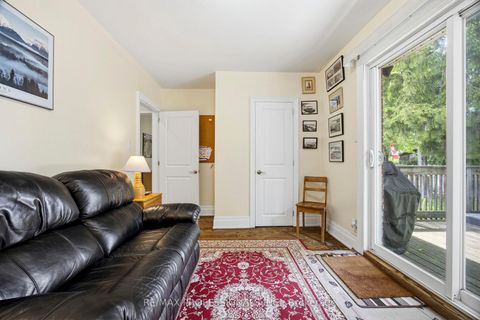 Photo 23 at 4 Beaverbrook Avenue, Rosethorn, Toronto