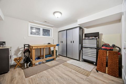 Photo 25 at 4 Beaverbrook Avenue, Rosethorn, Toronto