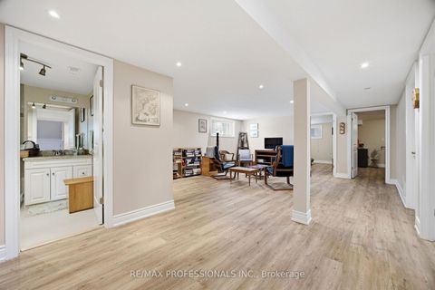 Photo 29 at 4 Beaverbrook Avenue, Rosethorn, Toronto