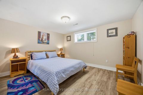 Photo 31 at 4 Beaverbrook Avenue, Rosethorn, Toronto