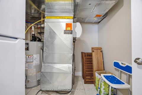 Photo 33 at 4 Beaverbrook Avenue, Rosethorn, Toronto