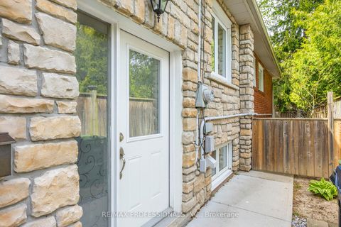 Photo 35 at 4 Beaverbrook Avenue, Rosethorn, Toronto