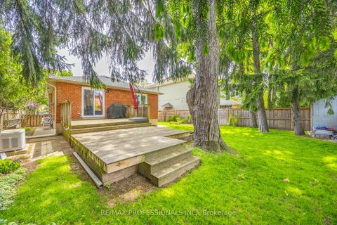 Photo 36 at 4 Beaverbrook Avenue, Rosethorn, Toronto