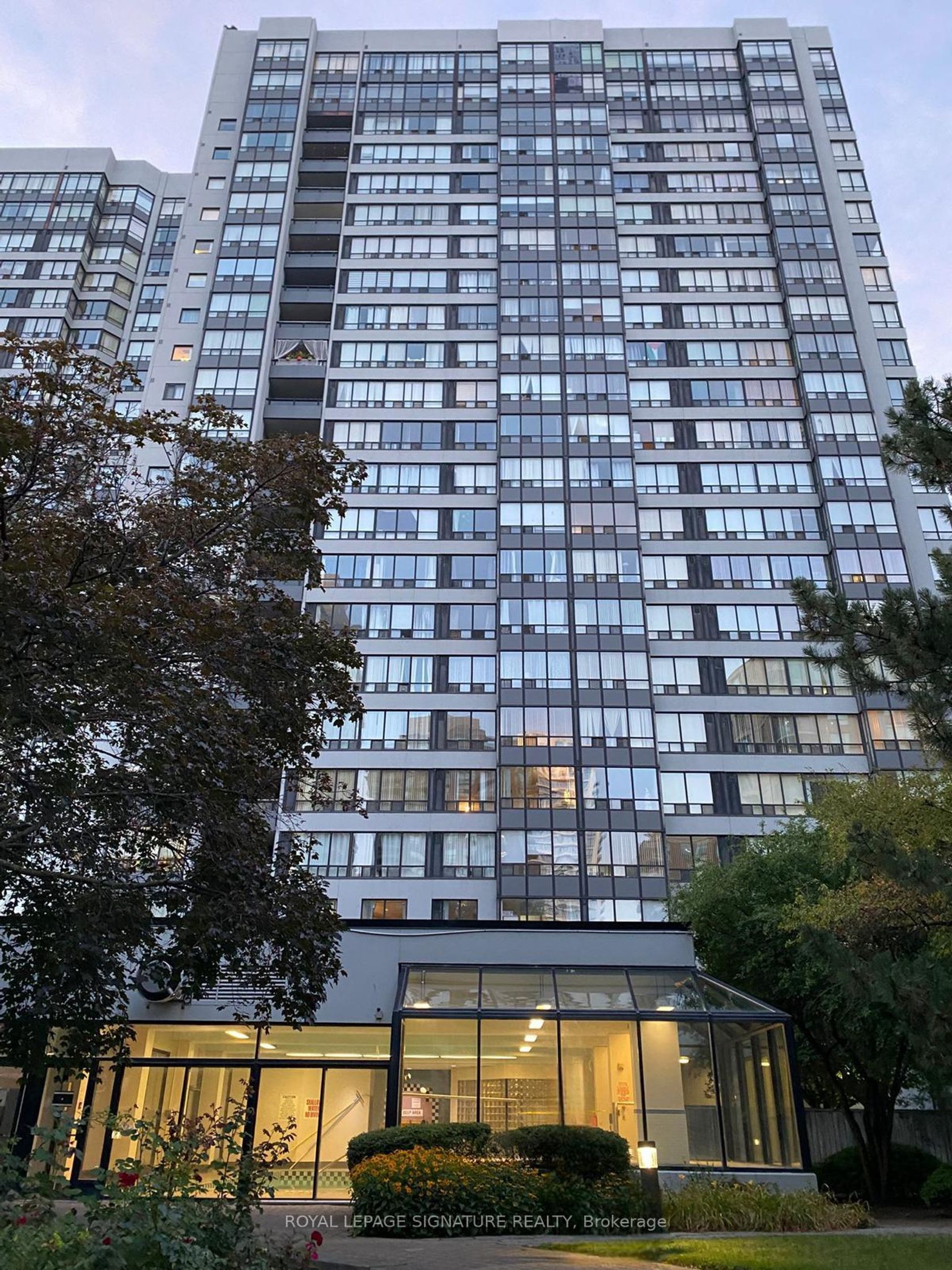 1604 - 7 Bishop Avenue, Newtonbrook East, Toronto 