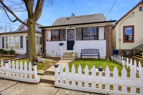 Photo 1 at 82 Beechwood Avenue, Smythe, Toronto