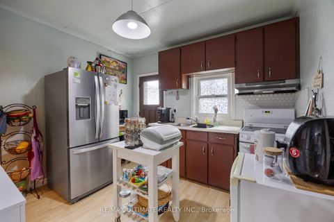 Photo 10 at 82 Beechwood Avenue, Smythe, Toronto