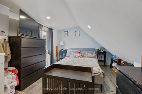 Photo 15 at 82 Beechwood Avenue, Smythe, Toronto