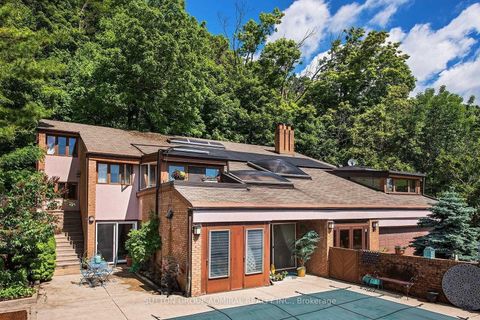 Photo 2 at 37 Meadowcliffe Drive, Cliffcrest, Toronto