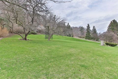 Photo 3 at 37 Meadowcliffe Drive, Cliffcrest, Toronto