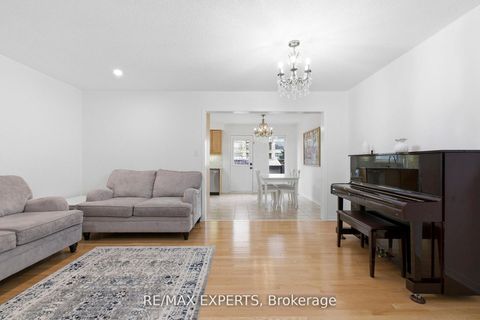 Photo 6 at 117 Revelstoke Crescent, Langstaff, Richmond Hill