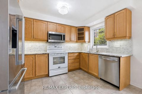 Photo 10 at 117 Revelstoke Crescent, Langstaff, Richmond Hill