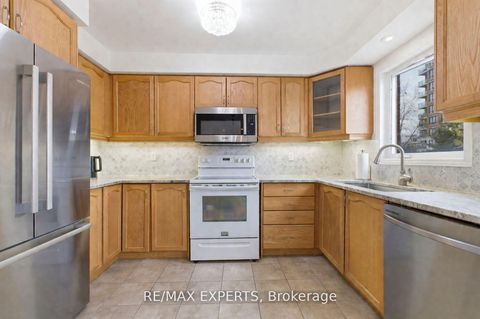 Photo 11 at 117 Revelstoke Crescent, Langstaff, Richmond Hill