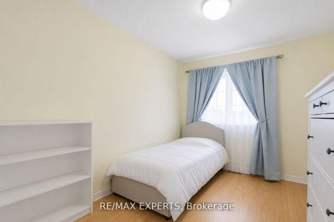 Photo 14 at 117 Revelstoke Crescent, Langstaff, Richmond Hill