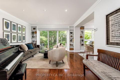 Photo 2 at 32 Crimson Millway, Windfields, Toronto