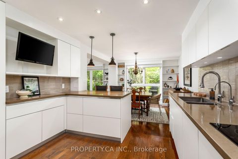 Photo 10 at 32 Crimson Millway, Windfields, Toronto