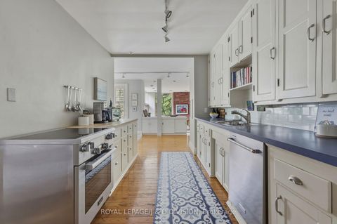Photo 11 at 41 Ridge Drive, Moore Park, Toronto