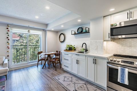 Photo 3 at 920 - 16 Laidlaw Street, South Parkdale, Toronto
