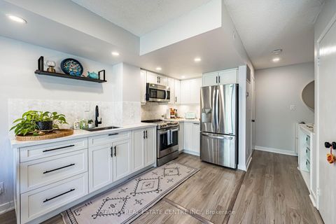 Photo 4 at 920 - 16 Laidlaw Street, South Parkdale, Toronto