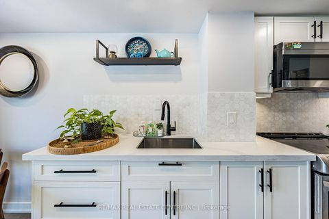 Photo 6 at 920 - 16 Laidlaw Street, South Parkdale, Toronto
