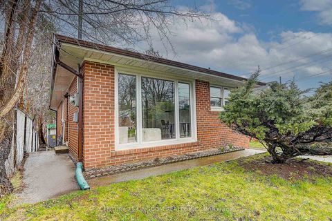 Photo 3 at 3 Botany Hill Road, Morningside, Toronto