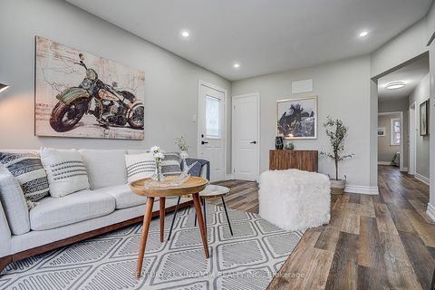Photo 9 at 3 Botany Hill Road, Morningside, Toronto