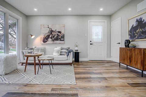 Photo 11 at 3 Botany Hill Road, Morningside, Toronto