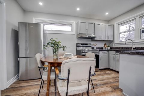 Photo 13 at 3 Botany Hill Road, Morningside, Toronto