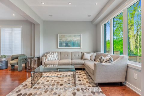 Photo 11 at 101 Dariole Drive, Rural Richmond Hill, Richmond Hill