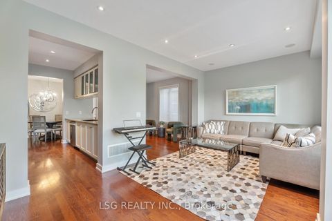 Photo 12 at 101 Dariole Drive, Rural Richmond Hill, Richmond Hill