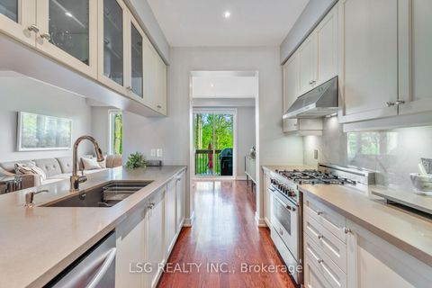 Photo 14 at 101 Dariole Drive, Rural Richmond Hill, Richmond Hill