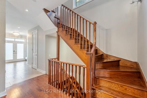 Photo 15 at 101 Dariole Drive, Rural Richmond Hill, Richmond Hill