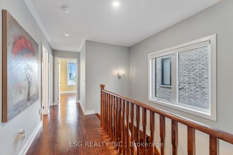 Photo 16 at 101 Dariole Drive, Rural Richmond Hill, Richmond Hill