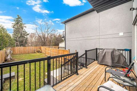 Photo 2 at 195 Danforth Road, Oakridge, Toronto