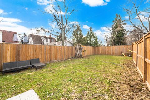 Photo 6 at 195 Danforth Road, Oakridge, Toronto